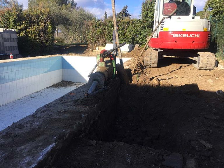 Photographie d'une rénovation d'une piscine vestute. Planète Eau Piscines, Construction, Rénovation, Entretien. Artisan pisciniste sur Aix en Provence et ses alentours.