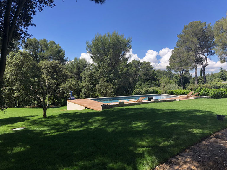 Réalisation de piscine. Planète Eau Piscines, Construction, Rénovation, Entretien. Artisan pisciniste sur Aix en Provence et ses alentours.