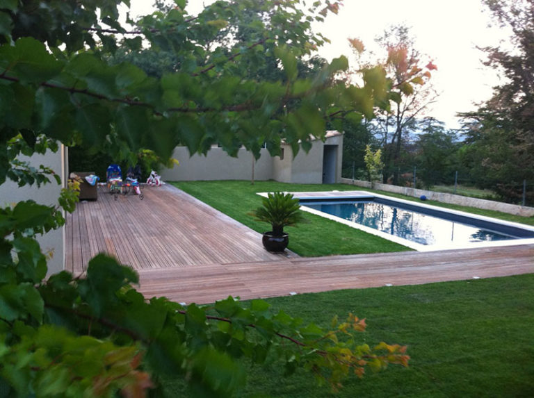 Réalisation de piscine. Planète Eau Piscines, Construction, Rénovation, Entretien. Artisan pisciniste sur Aix en Provence et ses alentours.