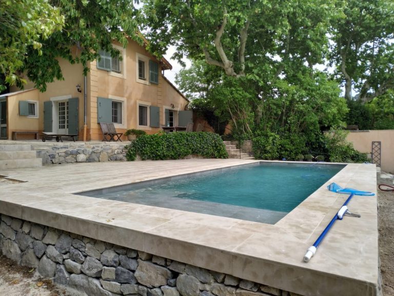 Piscine de Luxe dans villa Provençale