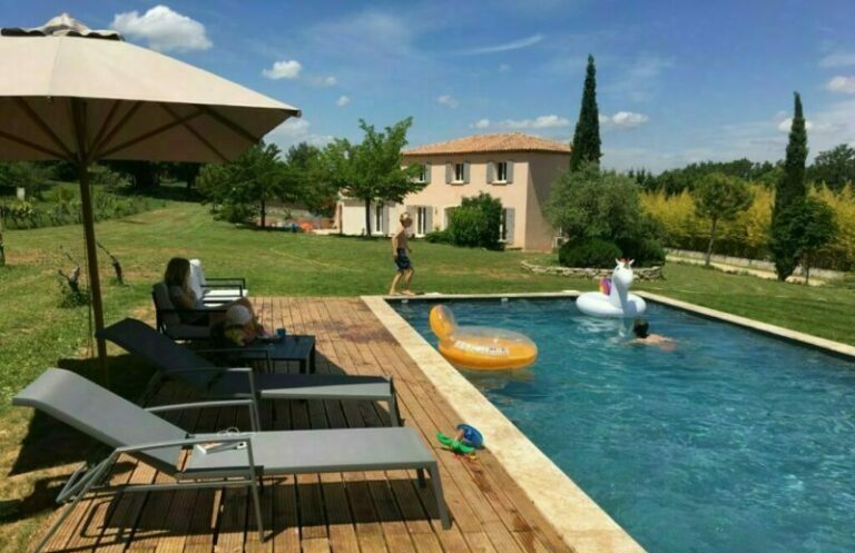 Piscine maison provence