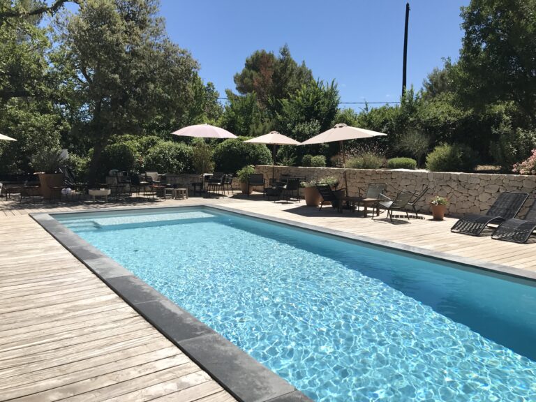 Grande Piscine privée en Provence
